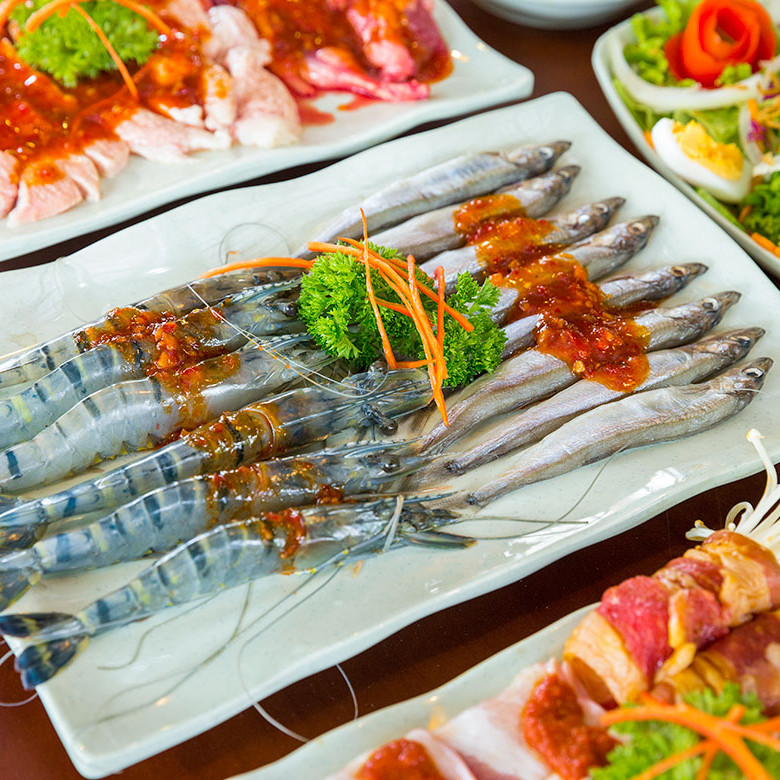 Voucher Buffet Buổi Tối tại Nhà Hàng Hải Sản Dìn Ký Hồng Hà - Hơn 50 món Lẩu Nướng Bò Mỹ - Hải Sản phục vụ thực khách.