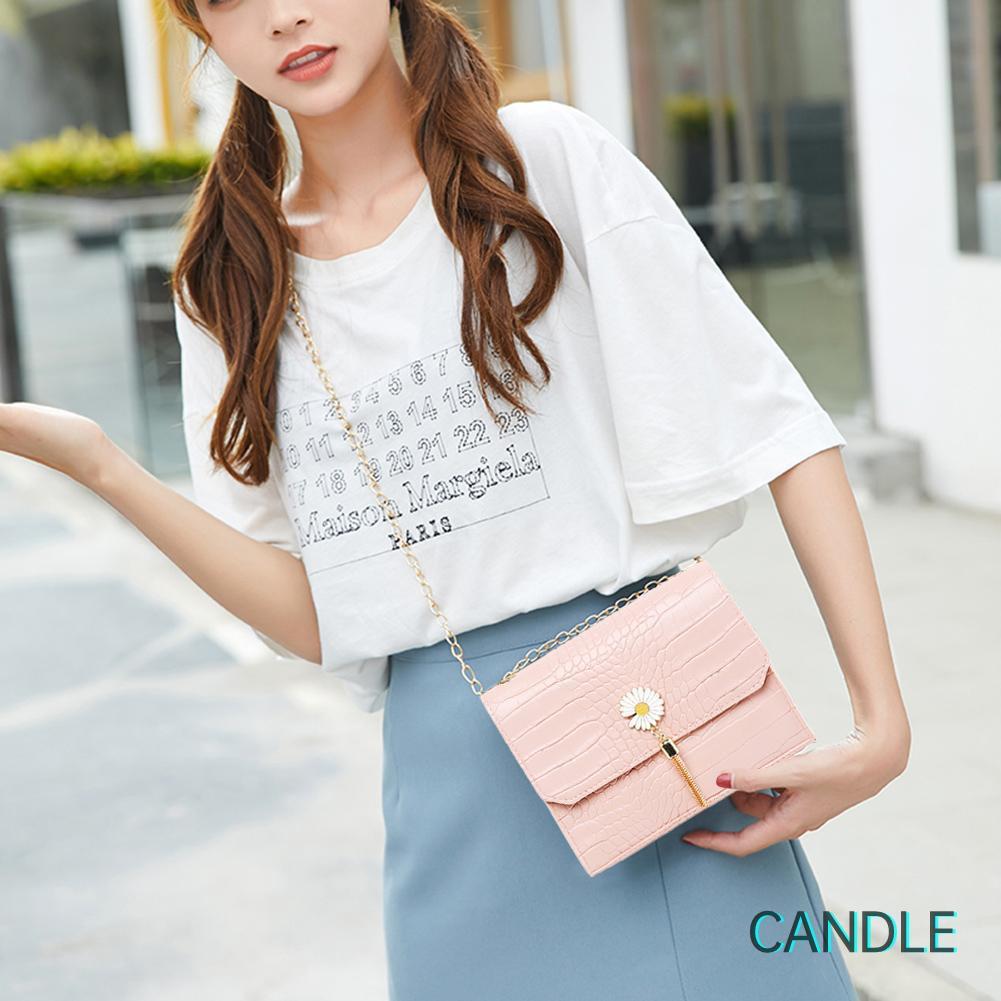 Túi Đeo Chéo Da Pu Họa Tiết Hoa Cúc Phối Tua Rua Thời Trang