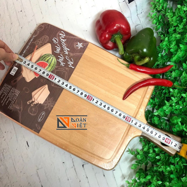 THỚT GỖ CHỮ NHẬT TAY CẦM CAO CẤP. Thớt nhỏ ngang 25cm, dài 43cm. Dụng cụ Sản xuất bởi GỖ BEECH hay gọi GỖ ÓC CHÓ WALNUT Kiểm nghiệm và chứg nhận bởi VSATTP AN TOÀN SỨC KHOẺ
