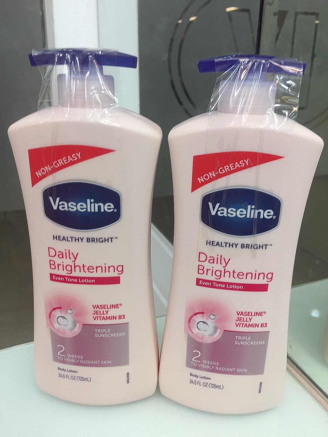 Hình ảnh Sữa dưỡng thể Vaseline dưỡng trắng da 725ml