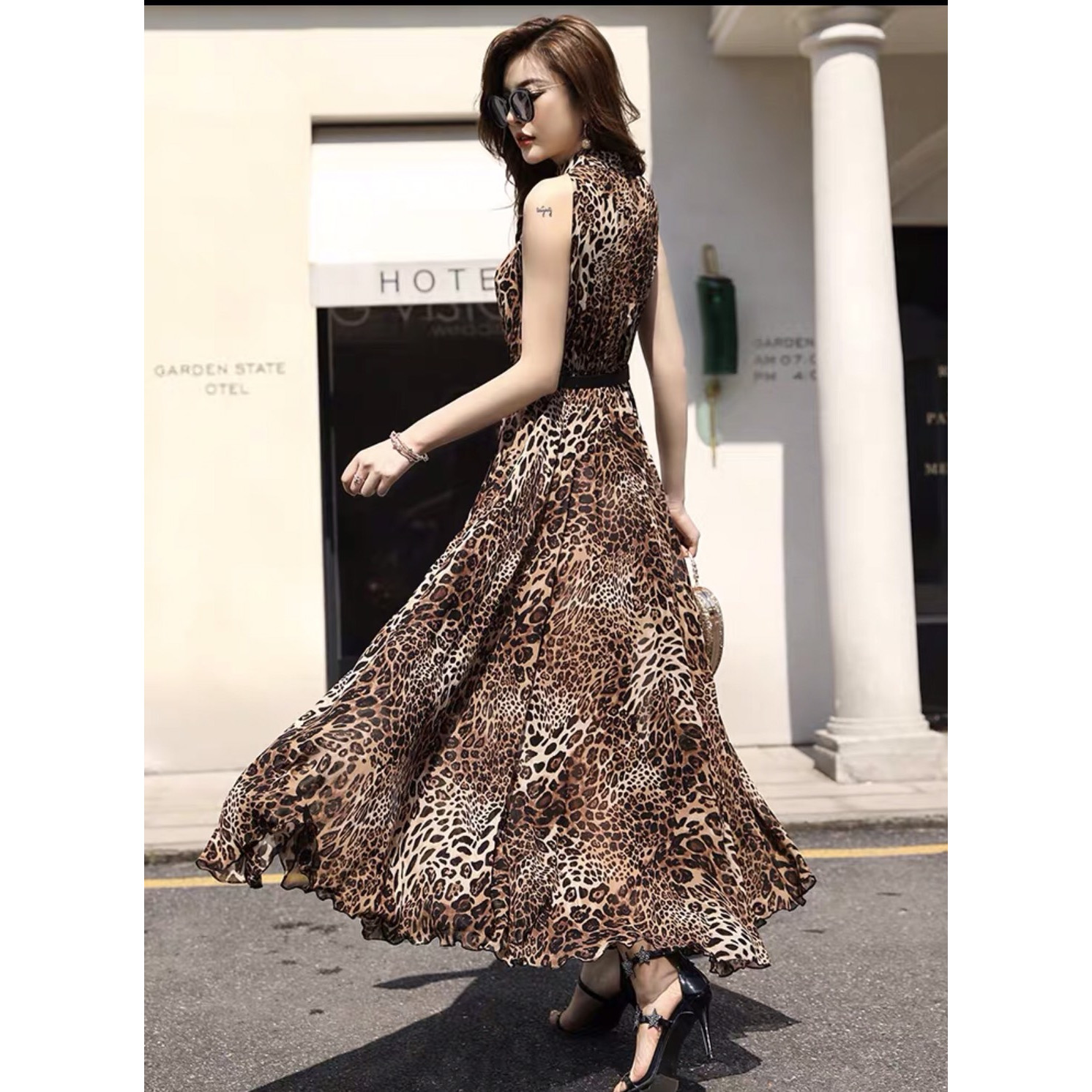 ĐẦM MAXI DA BEO CỔ V KÈM NỊT