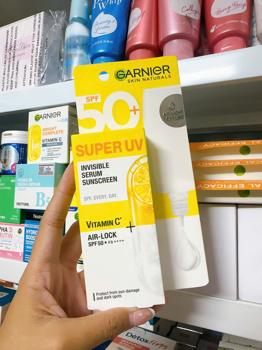 Kem Chống Nắng Garnier Kiềm Dầu Và Sáng Da Light Complete Super UV Matte SPF50+ PA+++ 30ml