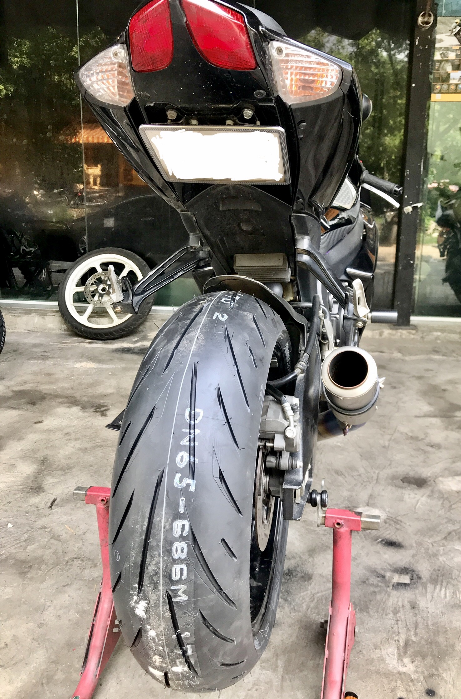 Vỏ xe motor Bridgestone Battlax Hypersport S22 180/55 R17 (73W)