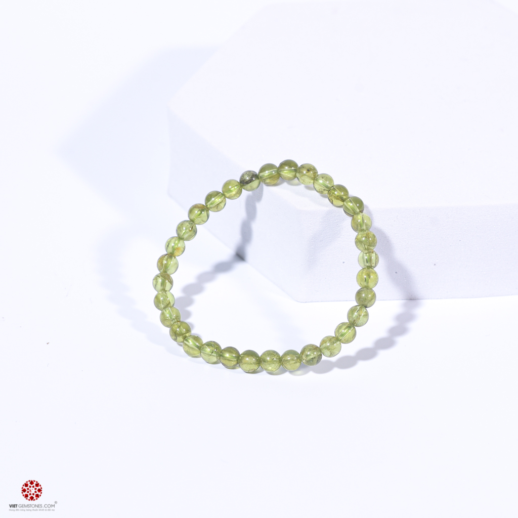 Vòng tay đá Peridot tự nhiên 7mm hợp mệnh Mộc, Hỏa | VietGemstones