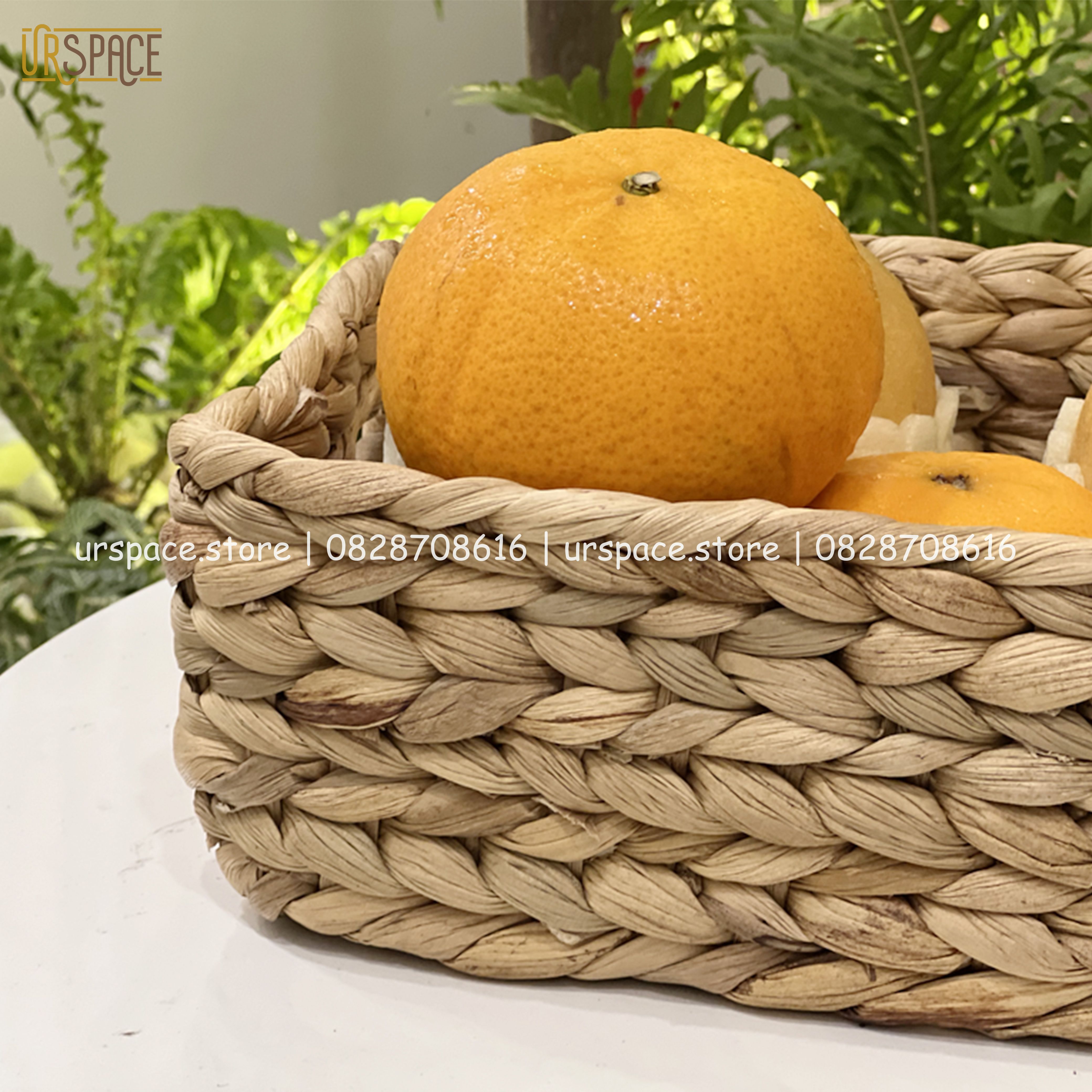 Giỏ đựng trái cây, bánh kẹo bằng lục bình thân thiện môi trường/ Hand-woven hyacinth storage tray