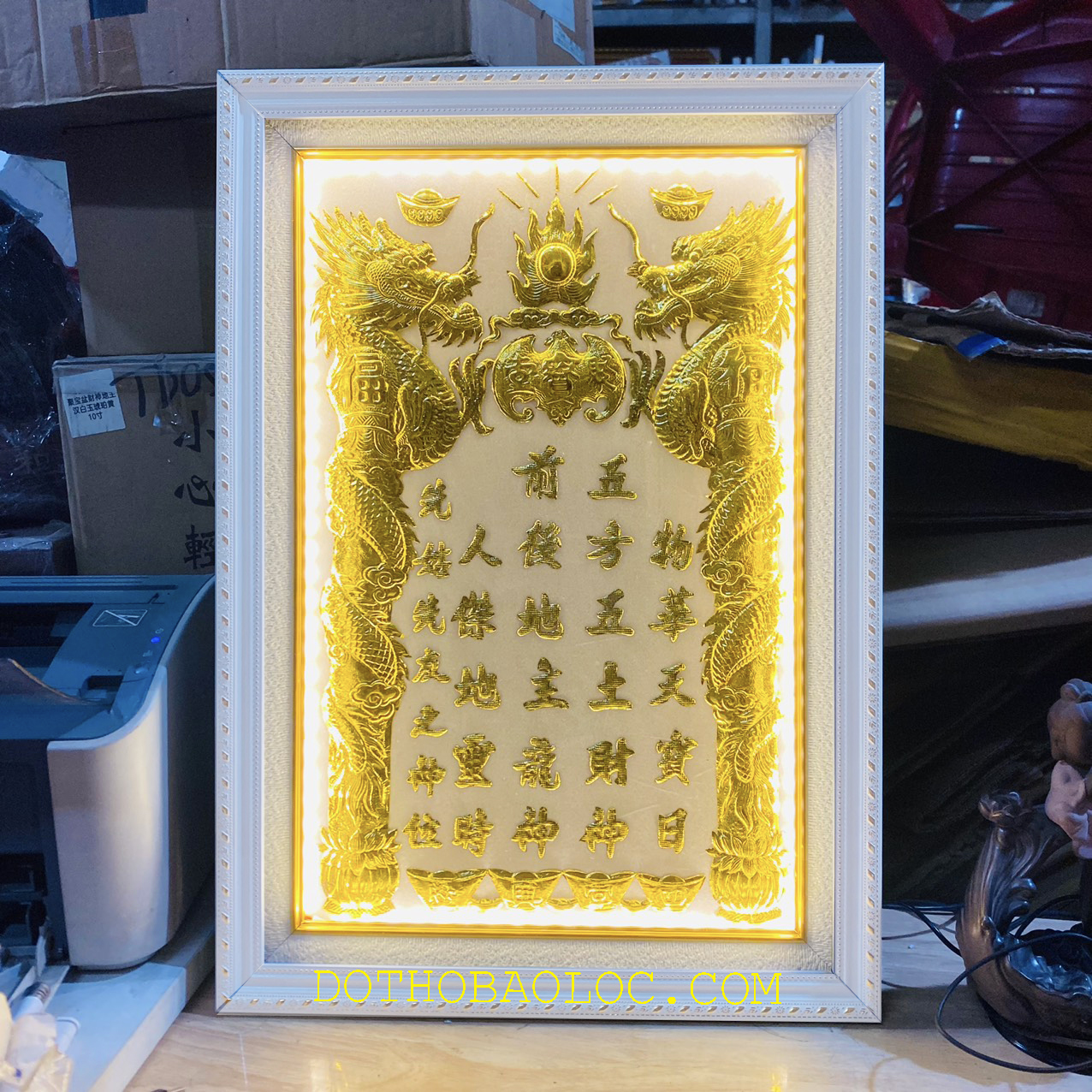 Bài vị Thần Tài Thỏ Địa dát vàng 24 K Cao 60cm x Ngang 42cm – Nền trắng, Có đèn