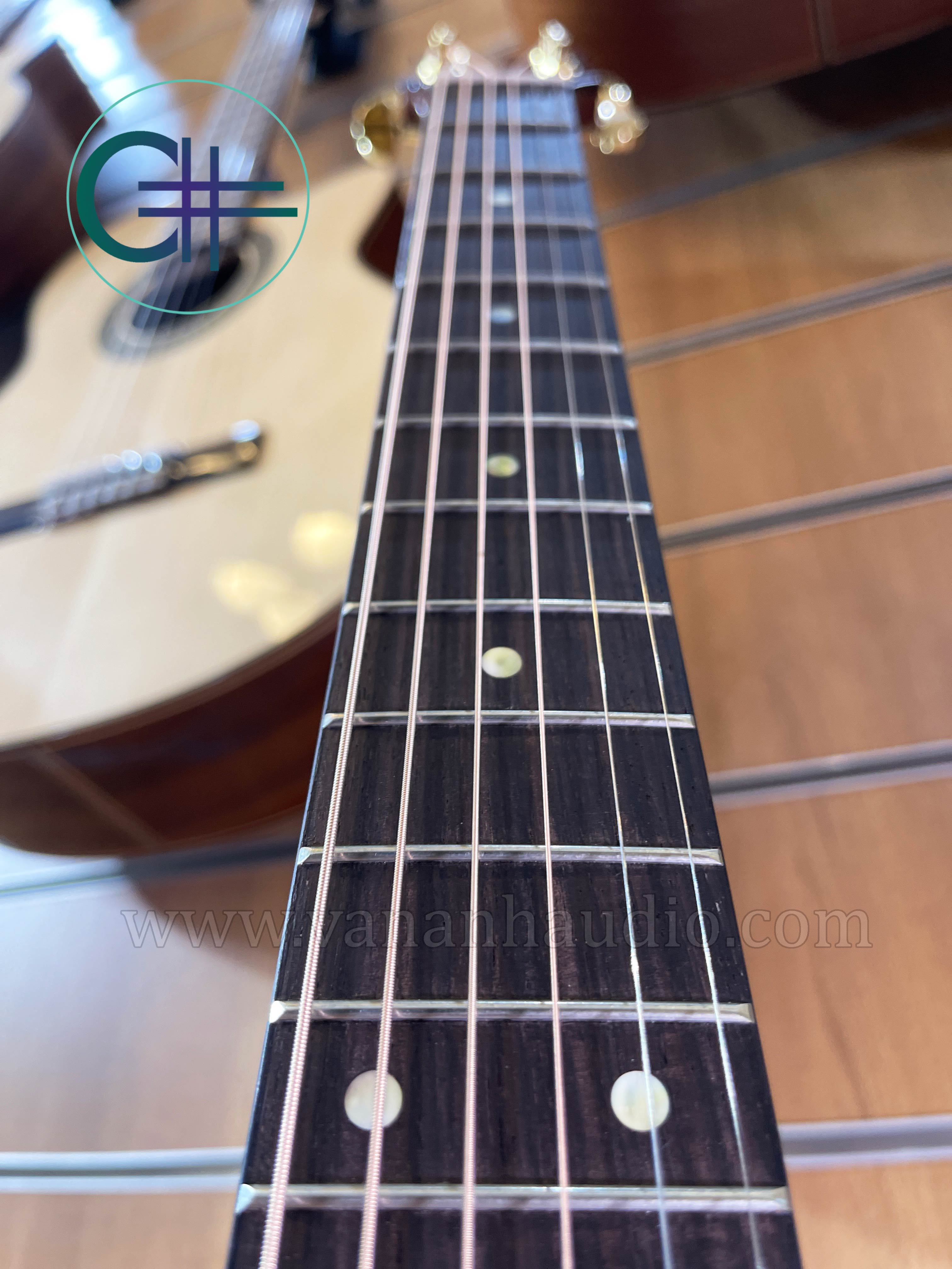 Đàn Guitar Acoustic Custom CL2022 (Khảm trai và ốc xà cừ )