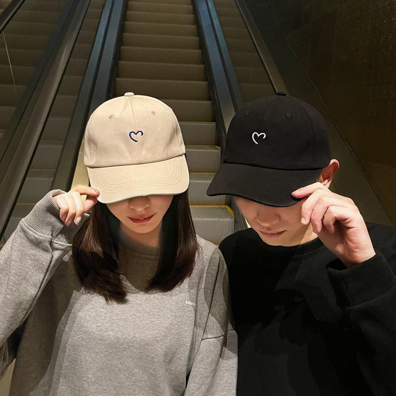 Trái tim thêu mũ bóng chày dành cho nữ nam mùa hè cotton sun đỉnh mũ tình yêu cặp đôi harajuku hip hop snapback hat Color: black Size: 54-60cm
