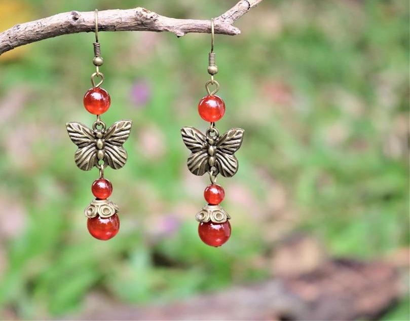 Bông tai hồ điệp phong cách boho