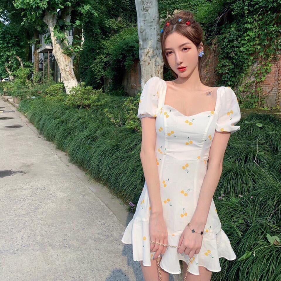 Đầm cherry vàng cúp ngực