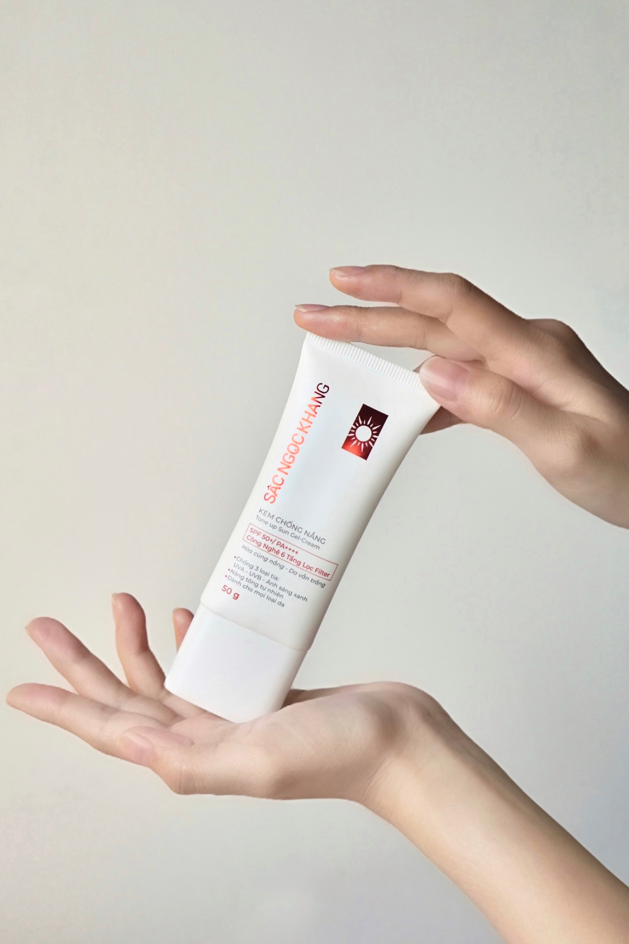 Kem chống nắng Sắc Ngọc Khang 50g giúp chống nắng hiệu quả với chỉ số SPF50, PA++++