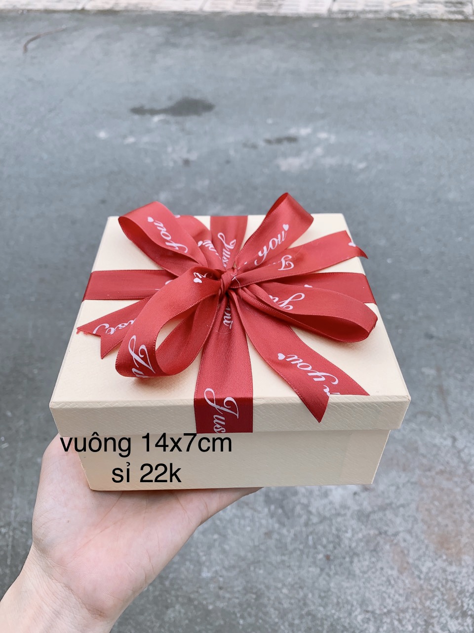 hộp giấy cứng cao cấp, vuông 14 cao 7cm