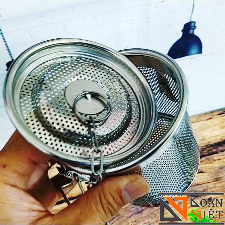 Dụng Cụ Lọc Trà, Lọc Gia Vị INOX Cao Cấp, có móc treo tiện dụng - Size 10cm. Dụng cụ pha chế, chế biến lọc cặn bã xác trà, gia vị thực phẩm NHANH HIỆU QUẢ. Phù hợp cho Nhà hàng Bar, quán ăn, quán nước ĐẲNG CẤP