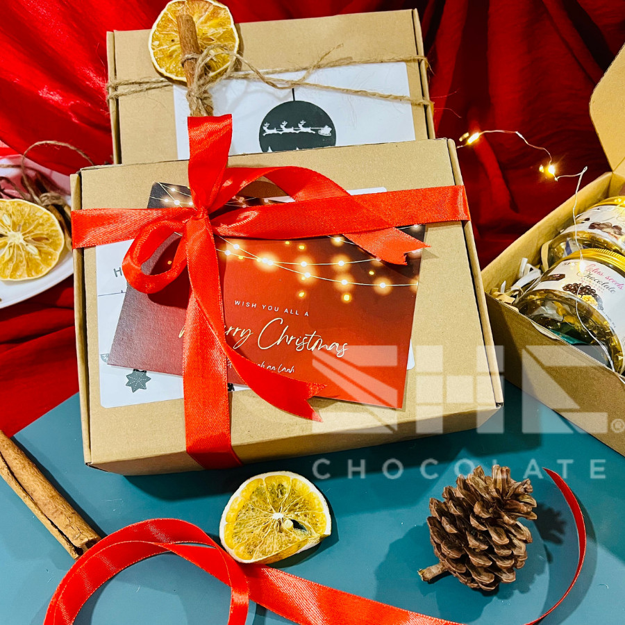 [Set quà Giáng sinh] Quà tặng Giáng sinh, Noel - SHE Chocolate. Socola, nơ Đỏ, thiệp Giáng sinh. Quà tặng đặc biệt