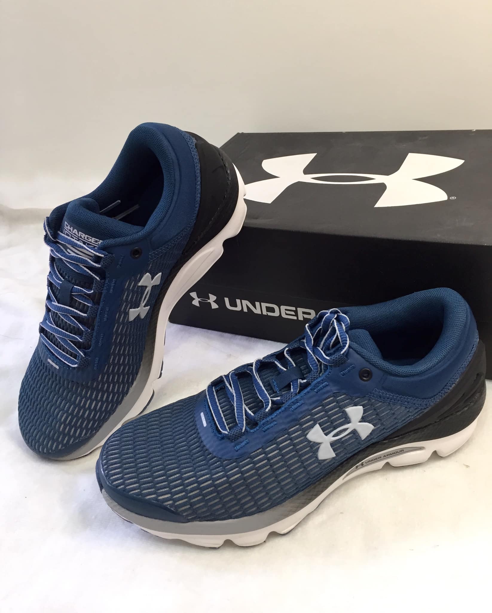 Giày sneaker nam Under Amourr chinh hãng xách tay Mỹ