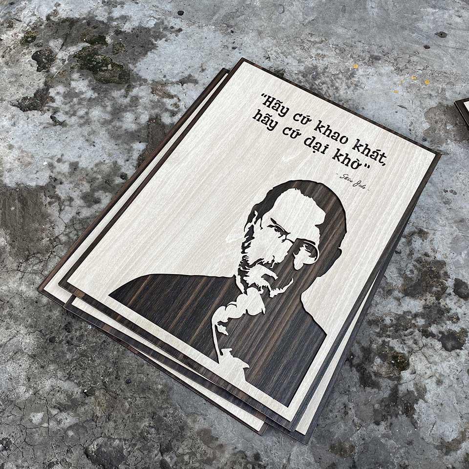 Tranh Slogan câu nói hay của Steve Jobs “Hãy Cứ Khao Khát Hãy Cứ Dại Khờ” Mẫu: VIAN25 .