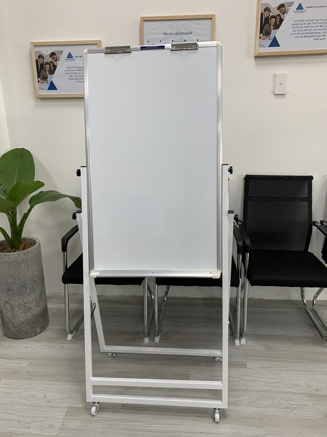 Bảng Flipchart bút lông từ Hàn Quốc, chân sắt sơn tĩnh điện 100x60cm