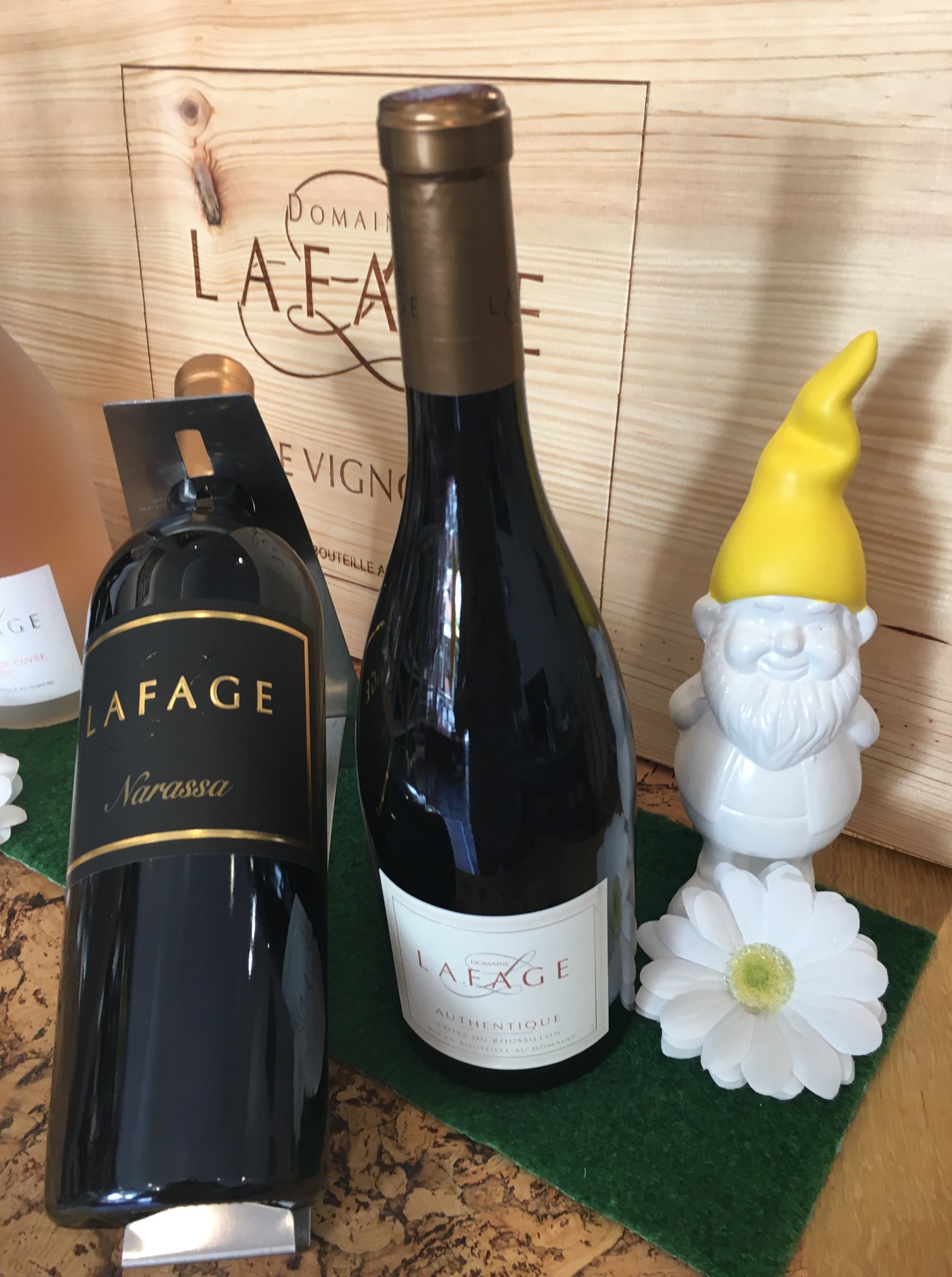 Rượu vang Organic Famille Lafage Narassa 2018 (Pháp) kèm túi hộp,đồ khui