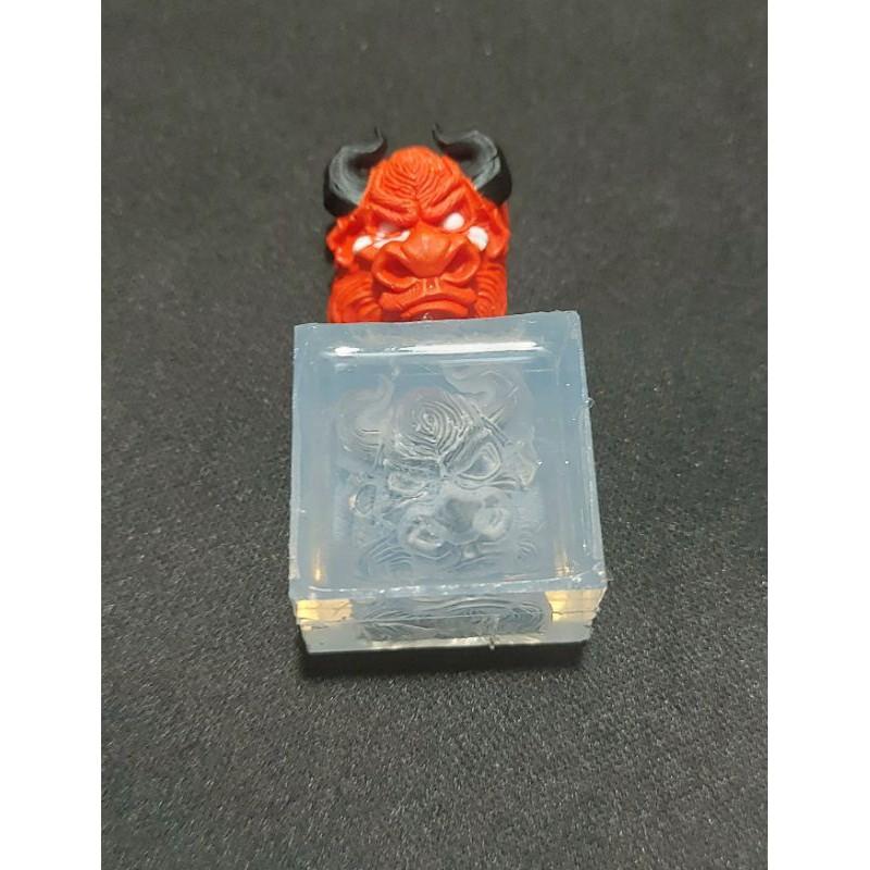 Khuôn silicon clone keycap bò bull v2 trong suốt.