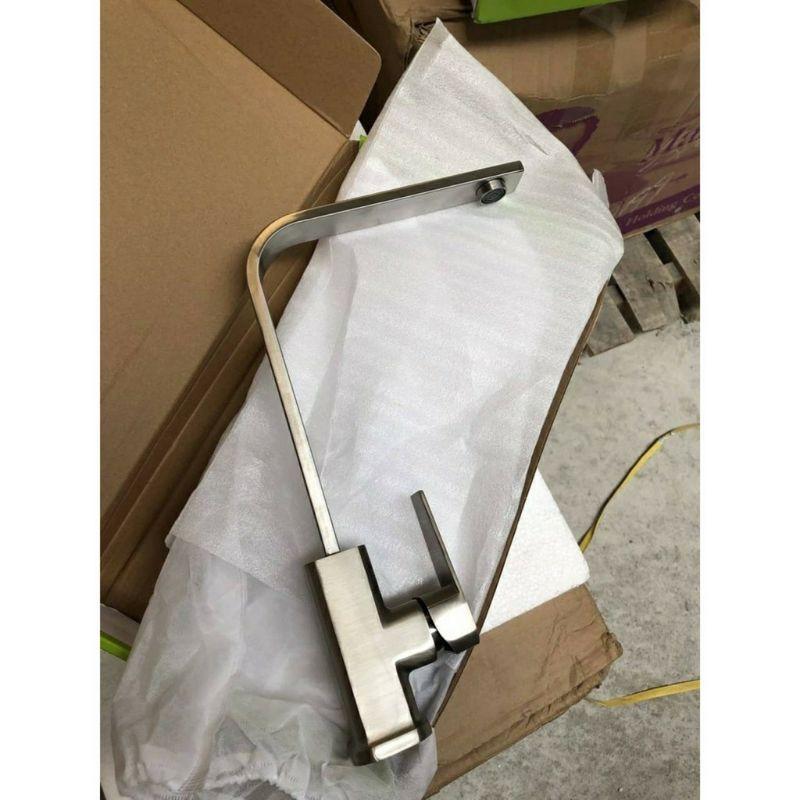 Combo chậu đúc inox SU304 và vòi rửa chén nóng lạnh vuông , kiểu dáng sang trọng