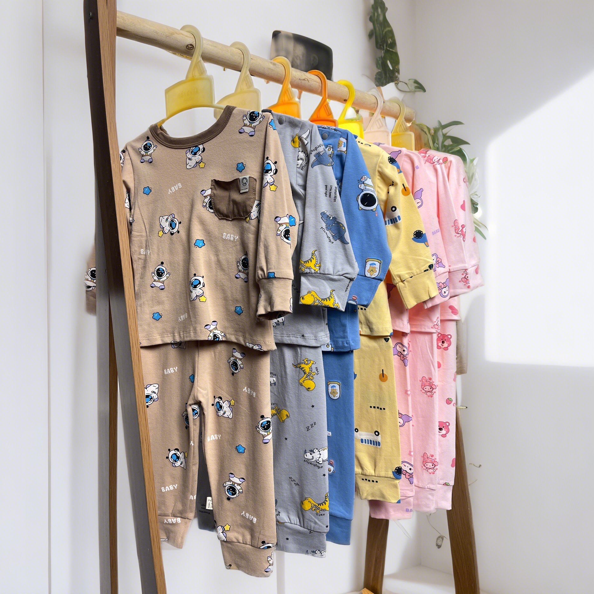 Bộ dài tay bé trai xuất Hàn 3-12 tháng màu sắc tươi sáng hình ngộ nghĩnh vải cotton dày dặn
