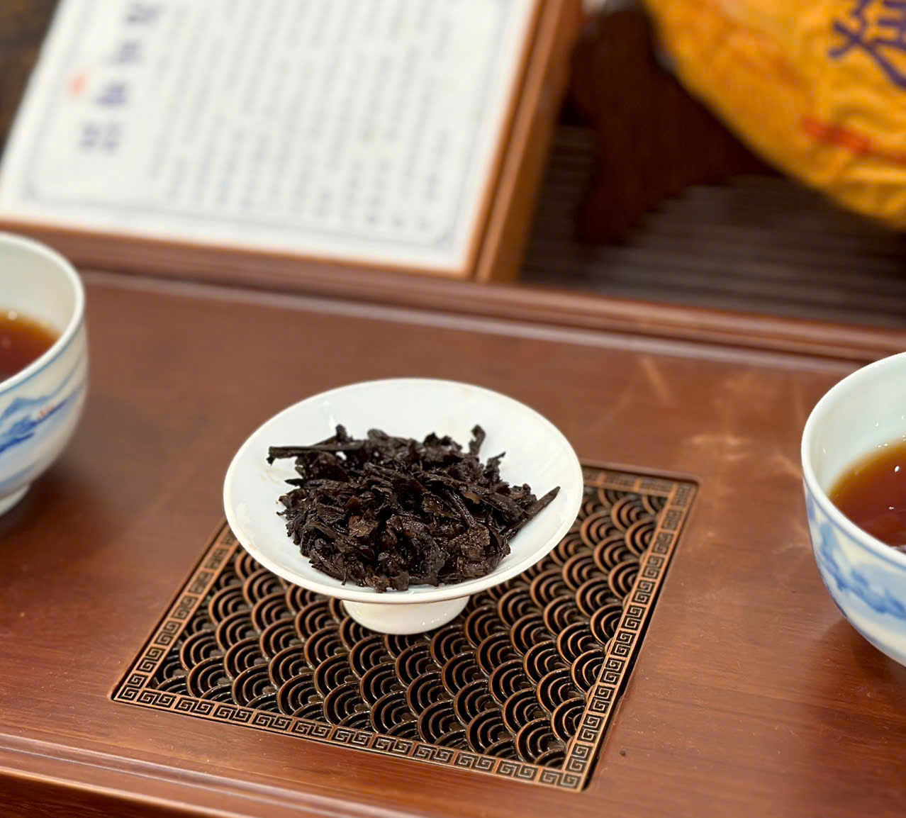 BÁNH TRÀ PHỔ NHĨ CHÍN "BANG CHƯƠNG CUNG ĐÌNH" - 357G - TRÀ NGON LÂU NĂM - VIỆT LONG TRÀ