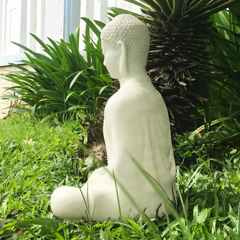 Tượng Phật Bổn Sư Thích Ca Mâu Ni cỡ lớn đẹp, ngồi thiền an nhiên bằng đá trắng nhân tạo Non Nước 55cm để bàn, bàn thờ, thờ cúng, trang trí phòng làm việc, trang trí sân vườn