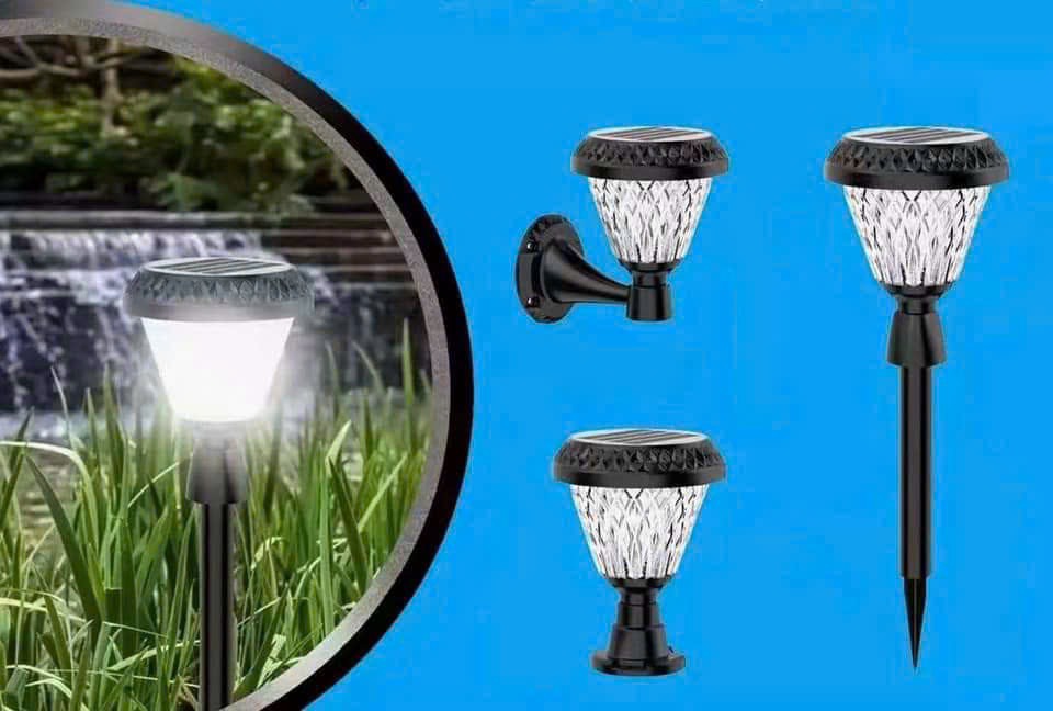Đèn trụ cổng, sân vườn năng lượng mặt trời 7 màu
