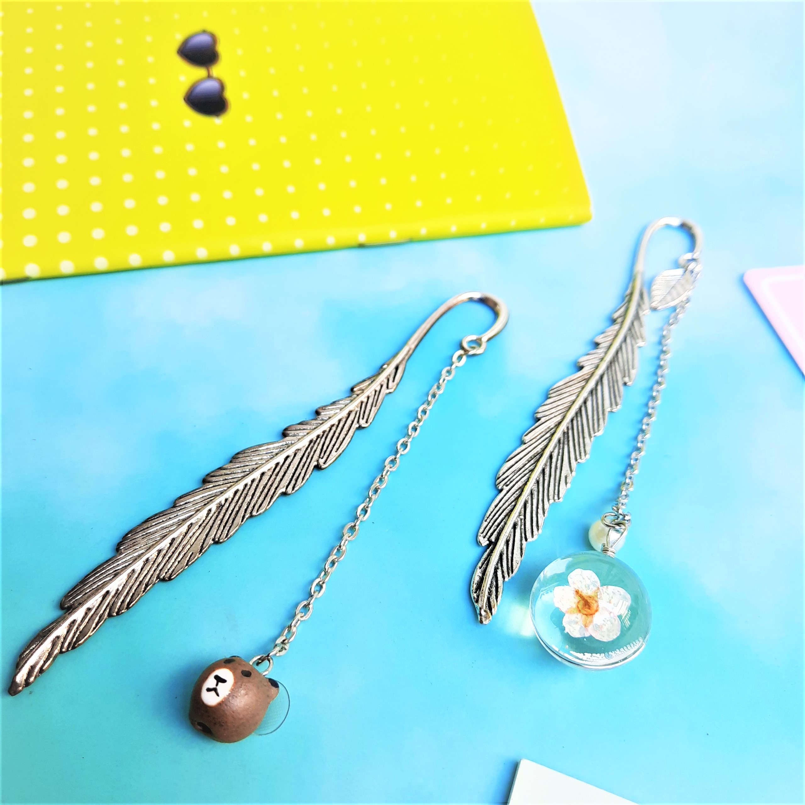 Combo 2 Bookmark Đánh Dấu Sách Lông Vũ Kim Loại Phối Quả Cầu Thủy Tinh Hình Hoa Anh Đào  Và Gấu Nâu Đậm