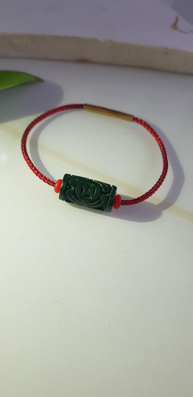 Vòng tay charm Lu Thống Đồng Tiền Đẹp Đá Cẩm Thạch tự nhiên Xanh Đậm đẹp Dây Đỏ có khoen Hợp Nữ mệnh Thủy Mộc Hỏa ạ