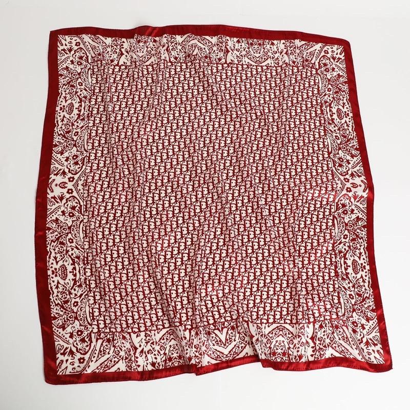 Khăn bandana vải lụa bóng size 90x90cm đa năng in hình chữ D