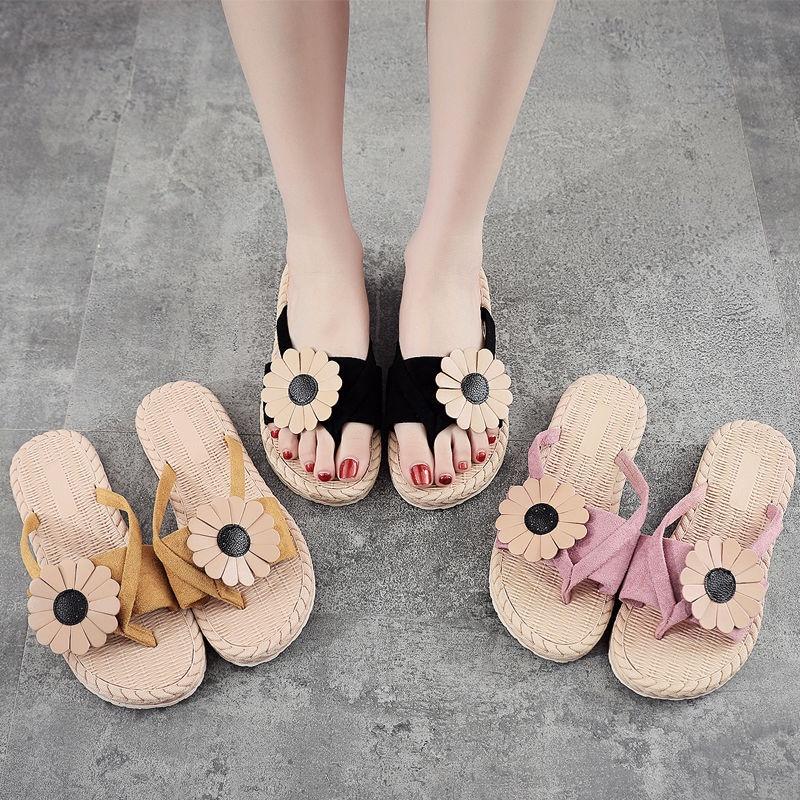 Women's summer's new flat slippers are worn for shopping, beach, beach, flip-flops, flip-flops