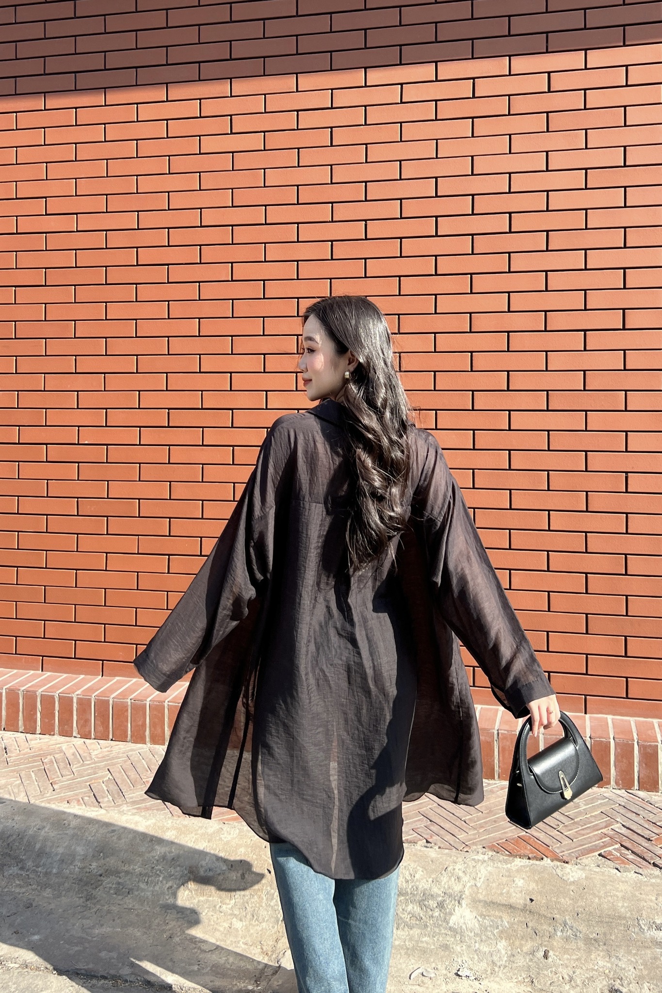 OLV - Áo Chiffon Longline Shirt in Black