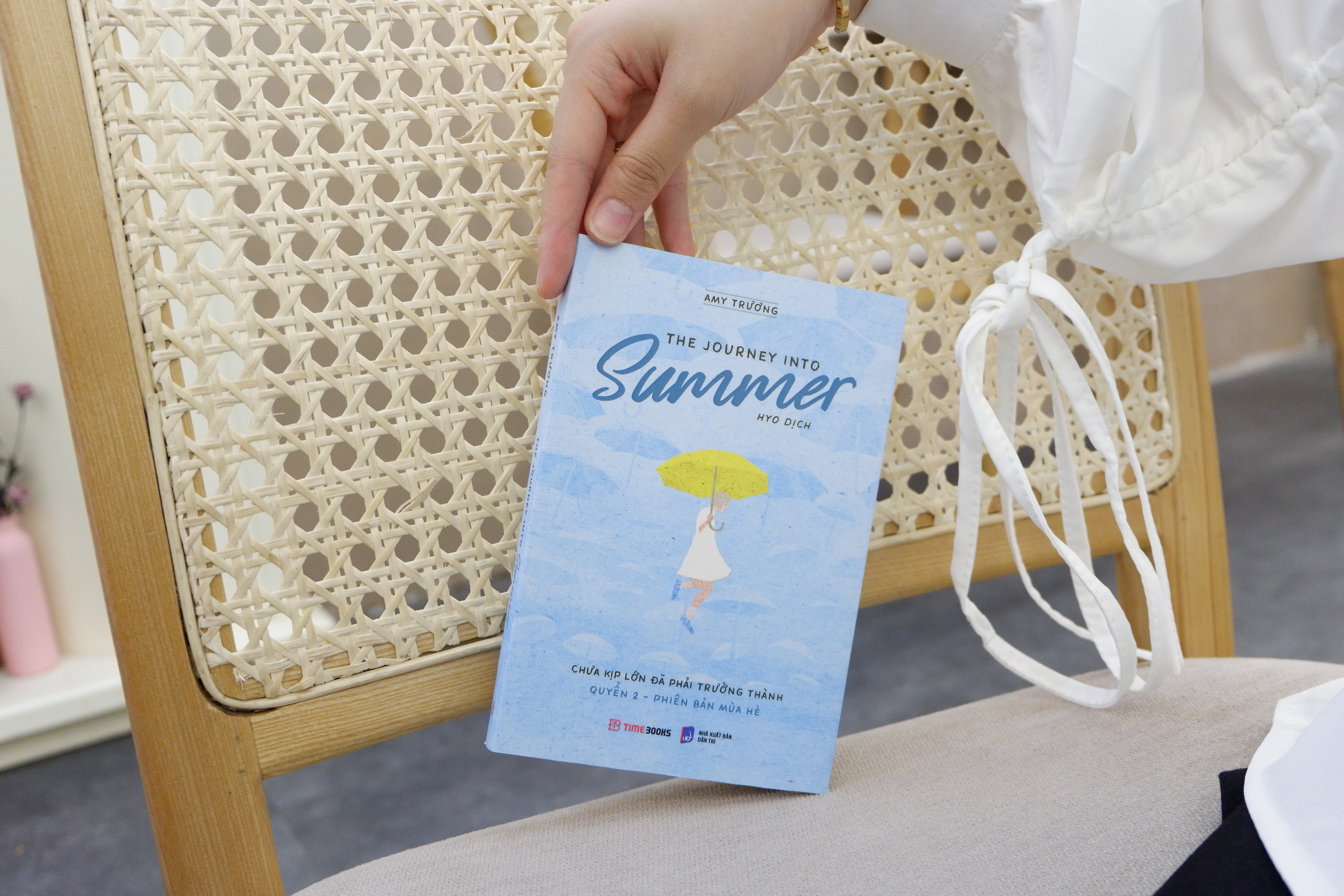 Sách The Journey Into Summer - Chưa Kịp Lớn Đã Phải Trưởng Thành - Quyển 2 - Phiên Bản Mùa Hè