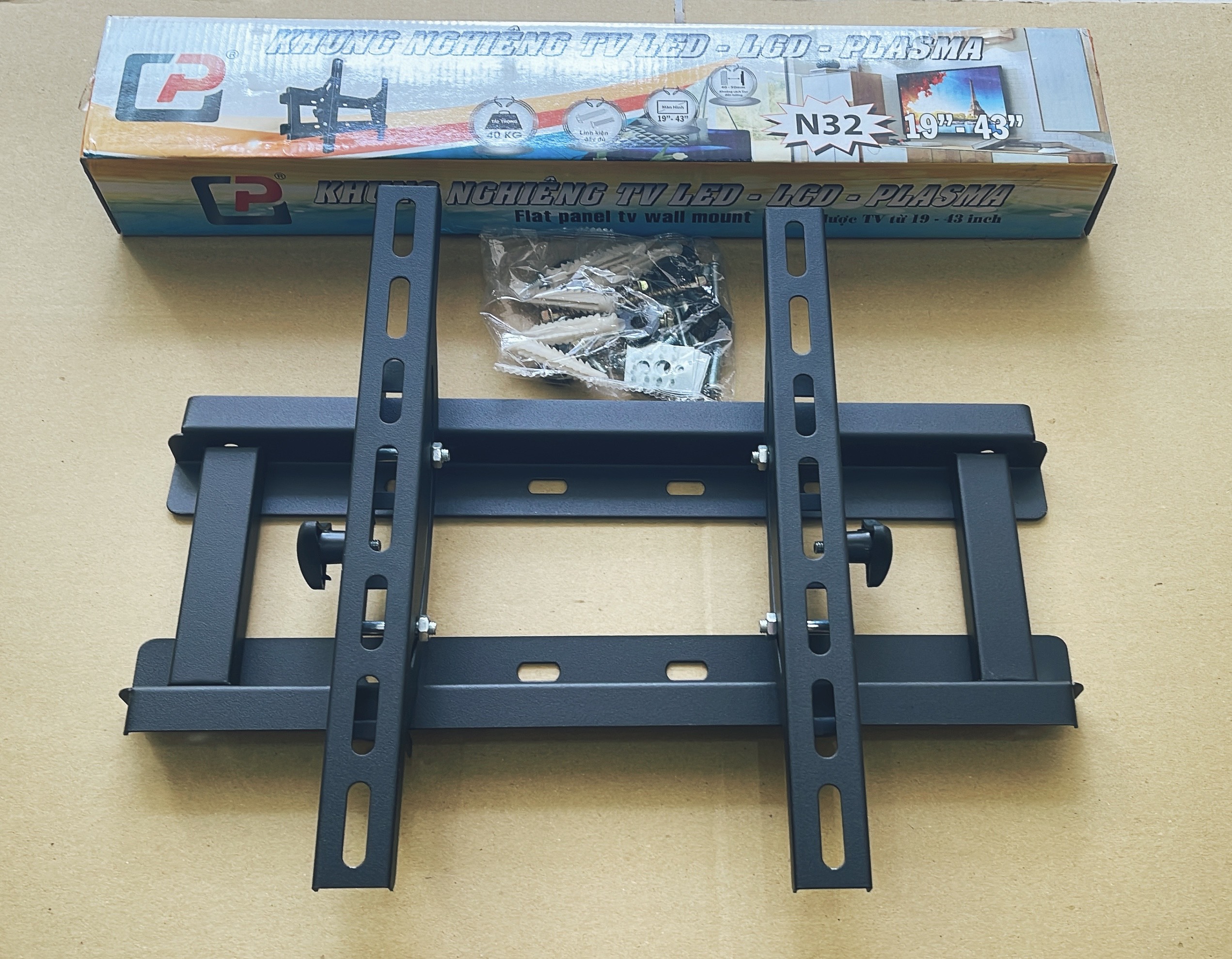 Khung treo tivi nghiêng CP từ 19-65 inch có thể điều chỉnh góc 15 độ - Hàng Chính Hãng