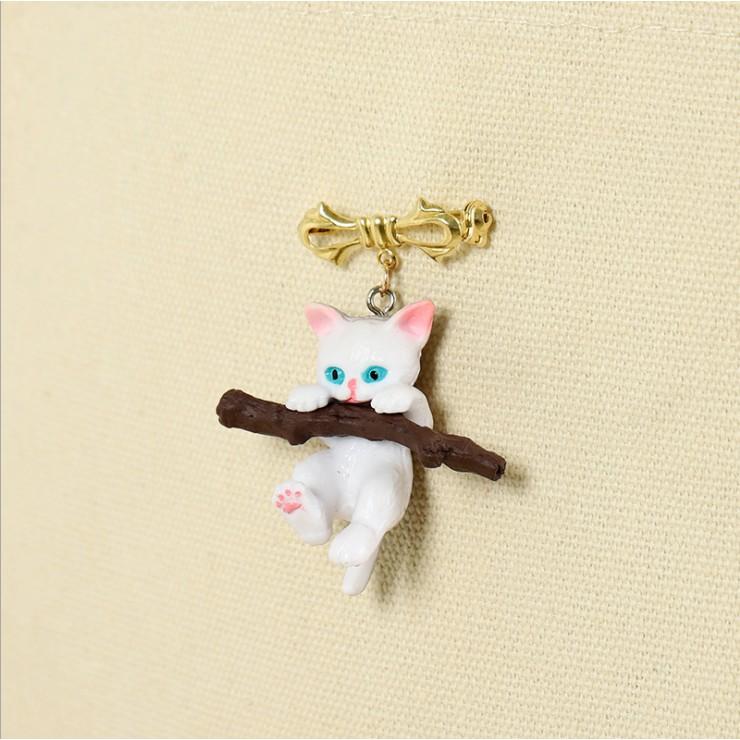 KHO-HN * Ghim cài áo hình Mèo trắng leo cành cây