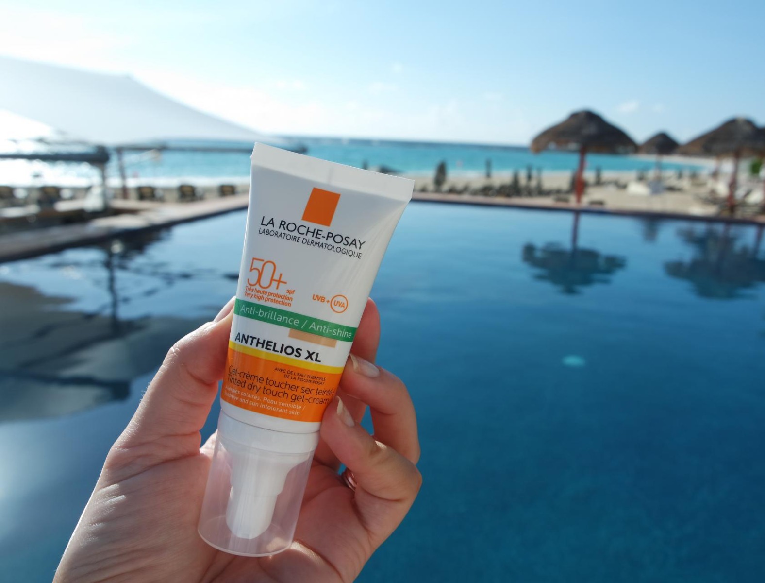 Kem Chống Nắng Làm Đều Màu Da, Kiểm Soát Bóng Nhờn Cho Da Nhạy Cảm La Roche-Posay Anthelios XL Tinted Dry Touch Gel - Cream - TẶNG MÓC KHÓA