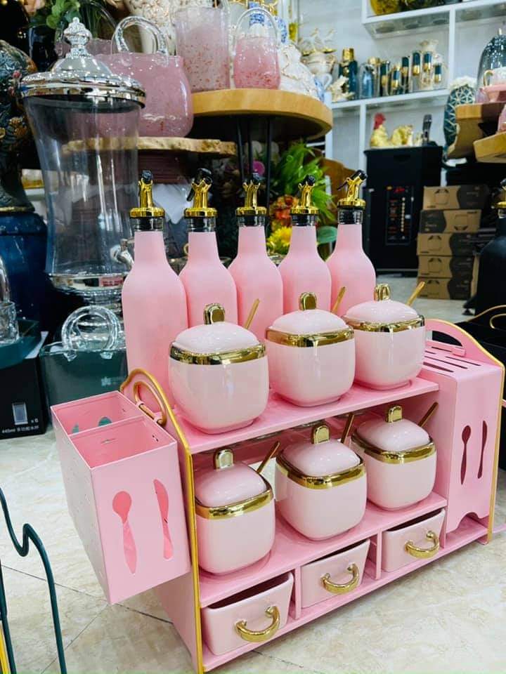 Bộ đựng gia vị gốm sứ, thủy tinh 3 tầng kèm kệ sắt sơn tĩnh điện đựng gia vị hiện đại, sang trọng
