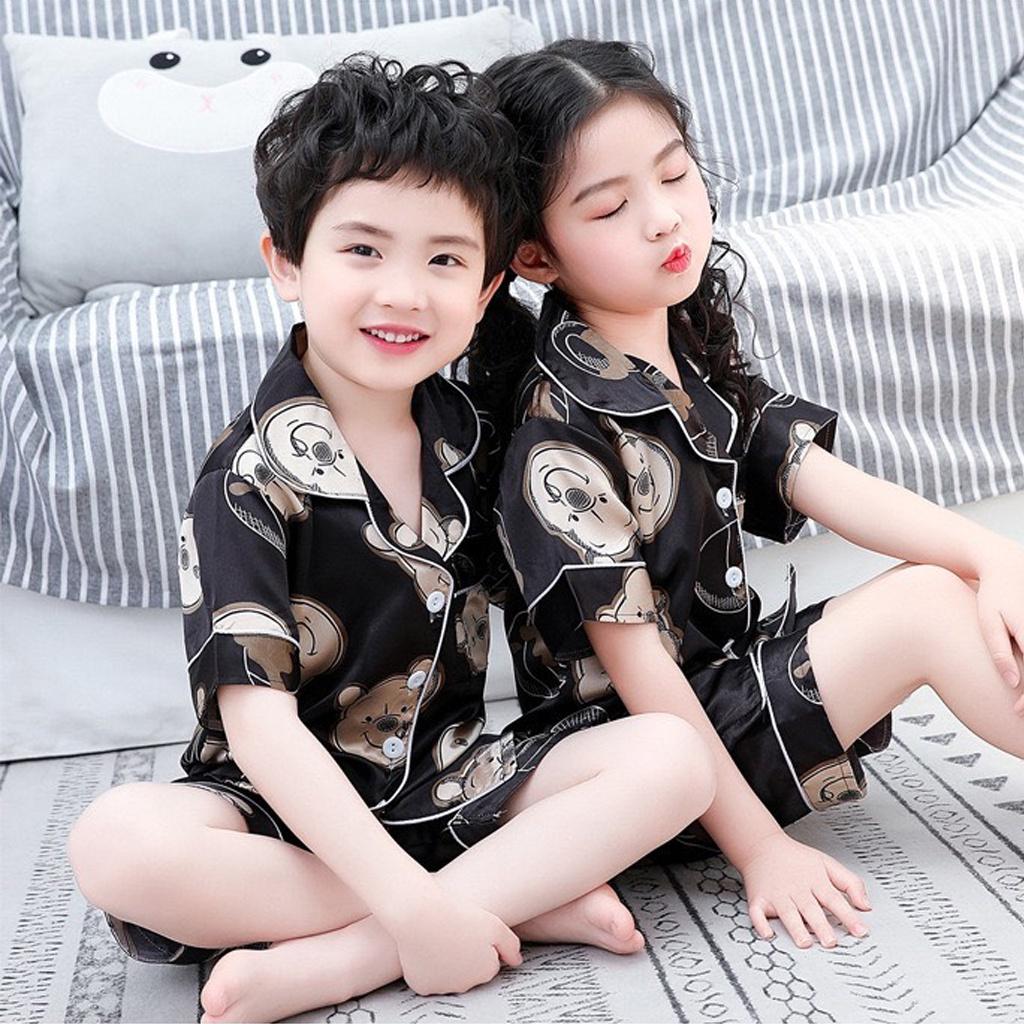 Bộ Pijama Cộc Tay In Họa Tiết Gu Xì Chất Lụa Cao Cấp Cho Bé Trai Và Bé Gái Từ 7 - 28kg - ROSY KIDS