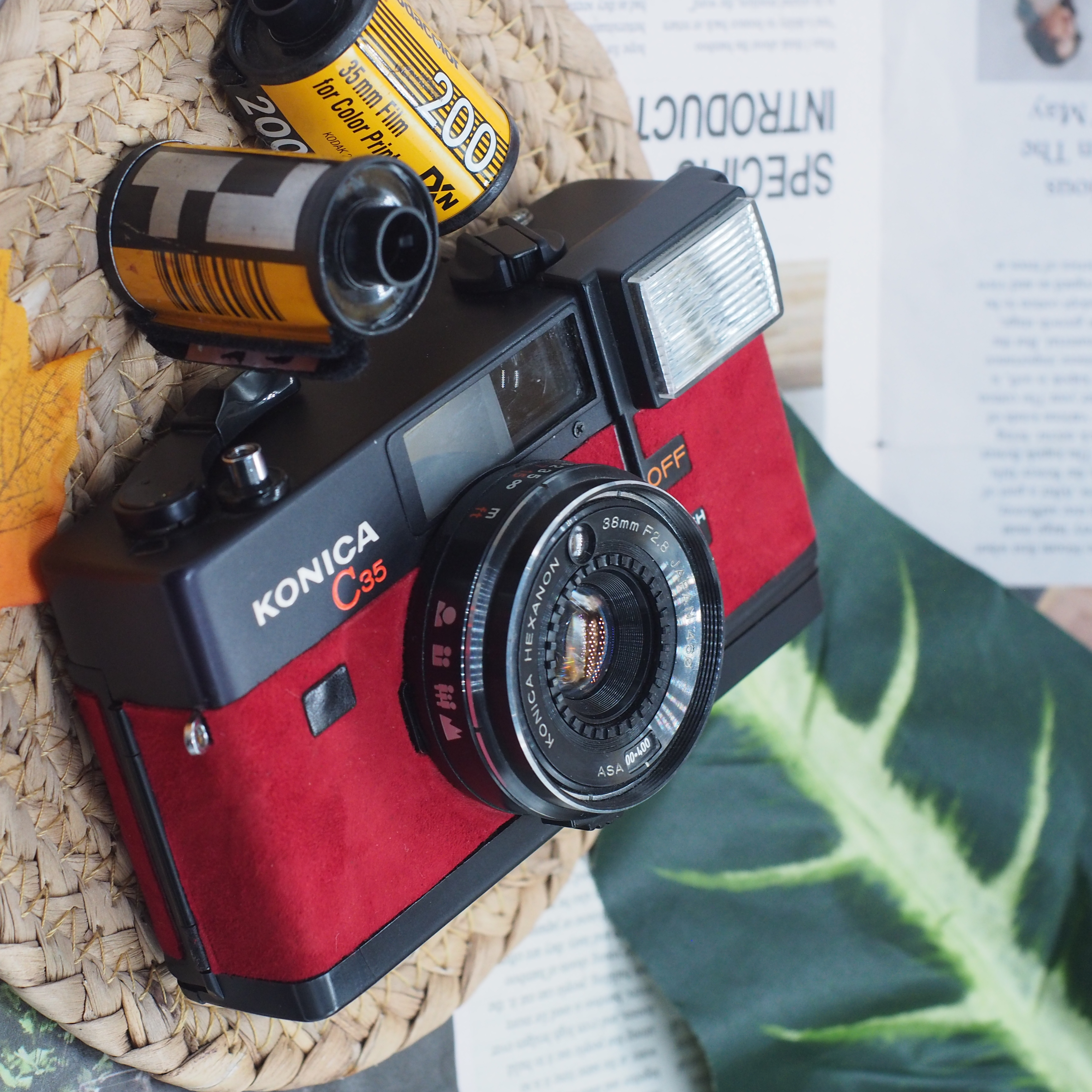 Máy ảnh film Konica C35 EF 35mm F/2.8 màu đỏ không flash