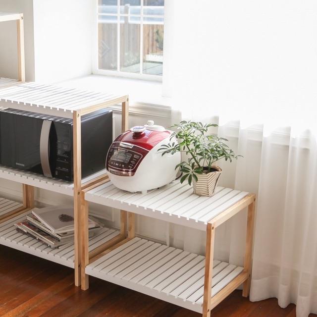 KỆ ĐỂ LÒ VI SÓNG OVEN 2 TẦNG KIỂU HÀN - MÀU TRẮNG PHỐI GỖ