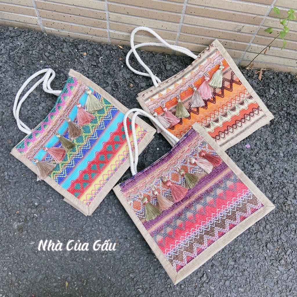 Túi cói thổ cẩm mang đi du lịch là xinh hết nấc