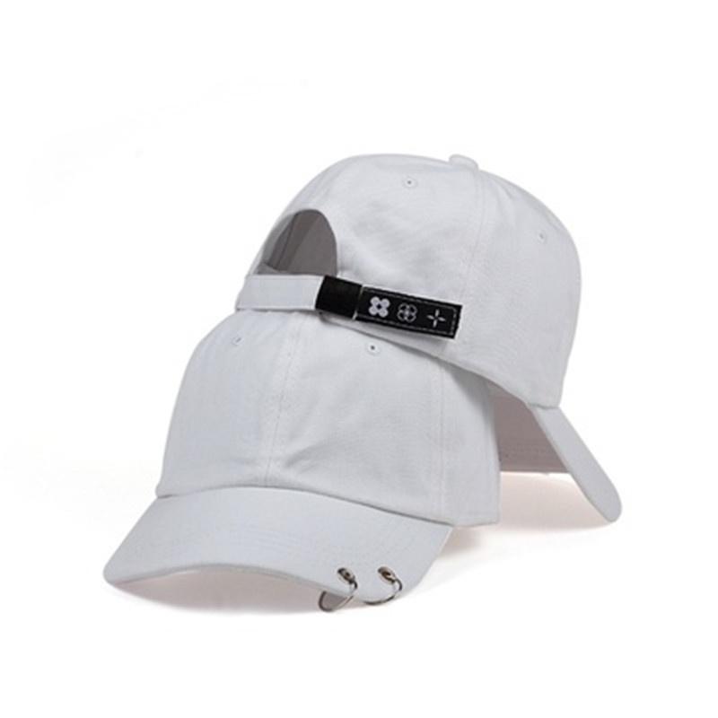 Mũ lưỡi trai màu trơn trang trí khoen tròn phong cách Hiphop