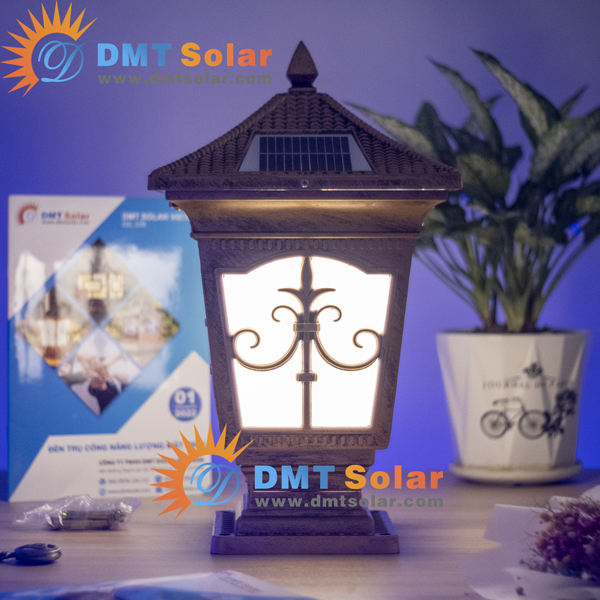 Đèn trụ cổng cổ điển năng lượng mặt trời DMT-TC01S-V1 (25x25cm)