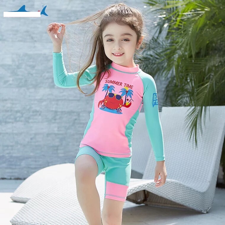 Bộ bơi hồng xanh hình cua đỏ dài tay quần cộc rời