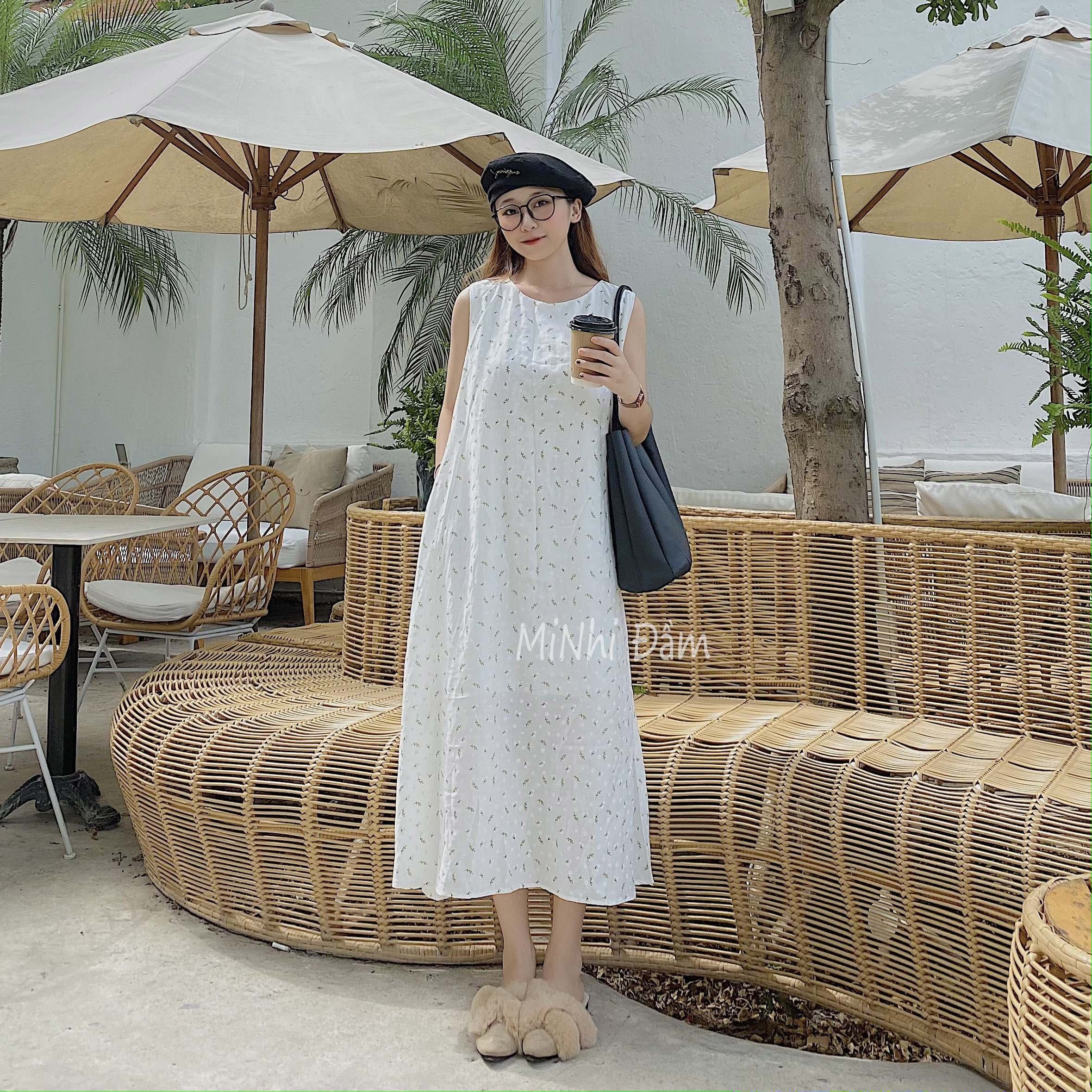 Đầm maxi trắng form rộng dáng suông dài MiNhi in hoa nhí, sát nách cổ tròn mặc đi biển