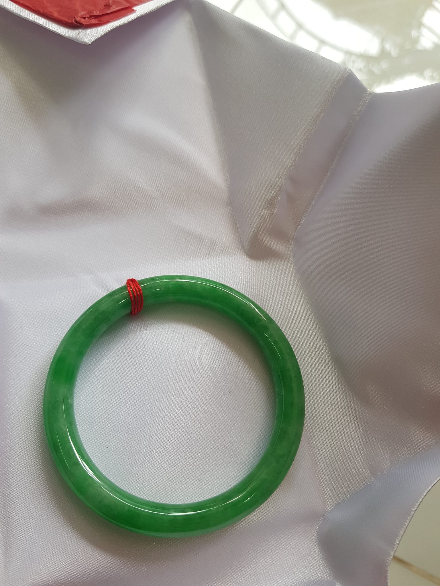 Vòng tay nữ đá cẩm thạch Đậu Nở Sao 52mm x 7,2mm  Màu Xanh đậu lá tươi nhẹ nhàng bóng đẹp  Nữ mệnh Mộc, Hỏa, Thủy 50kg-57kg đeo ạ