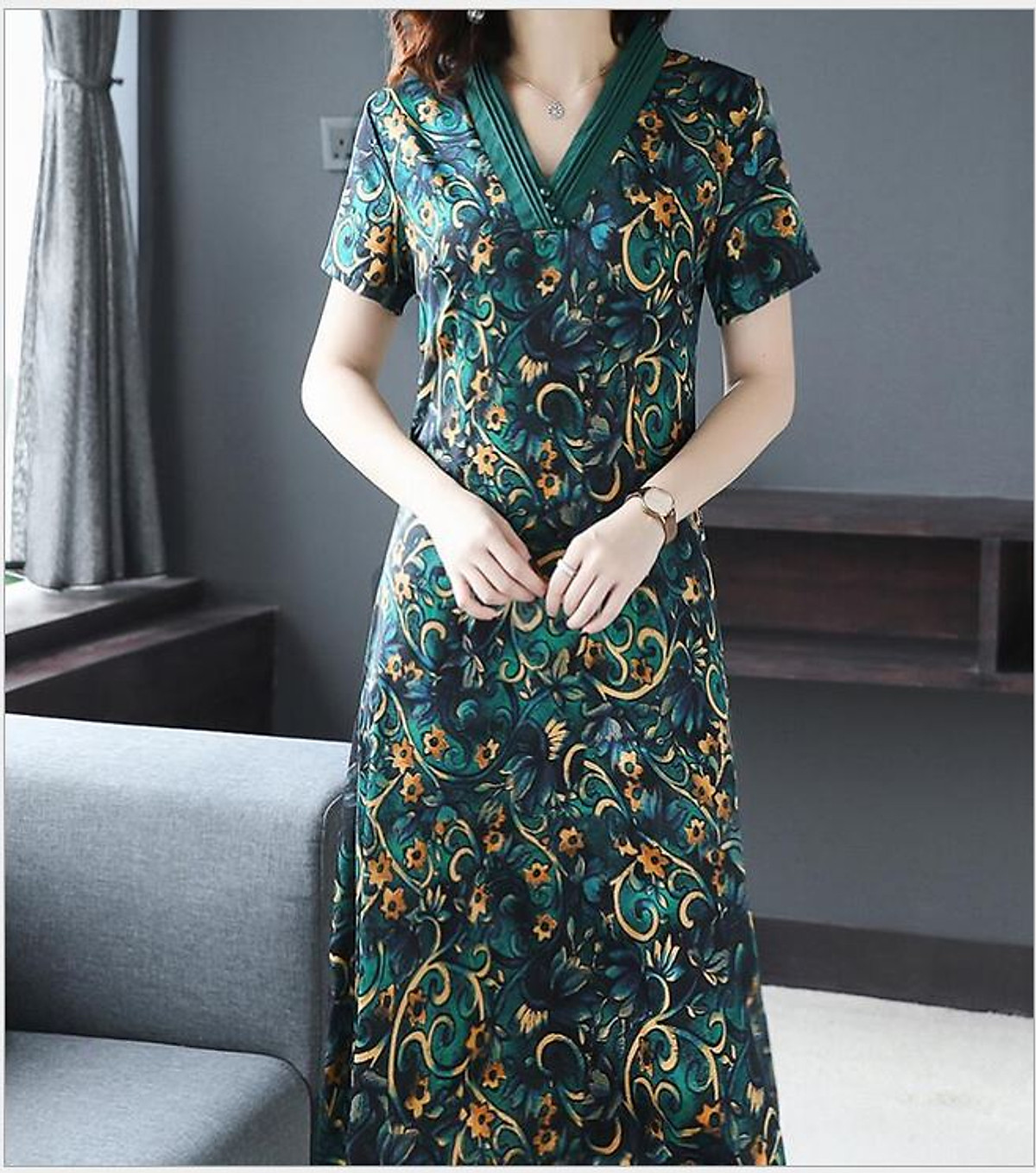 Đầm trung niên dáng xòe chất liệu lụa mềm mịn sang trọng.Họa tiết hoa văn lạ mắt