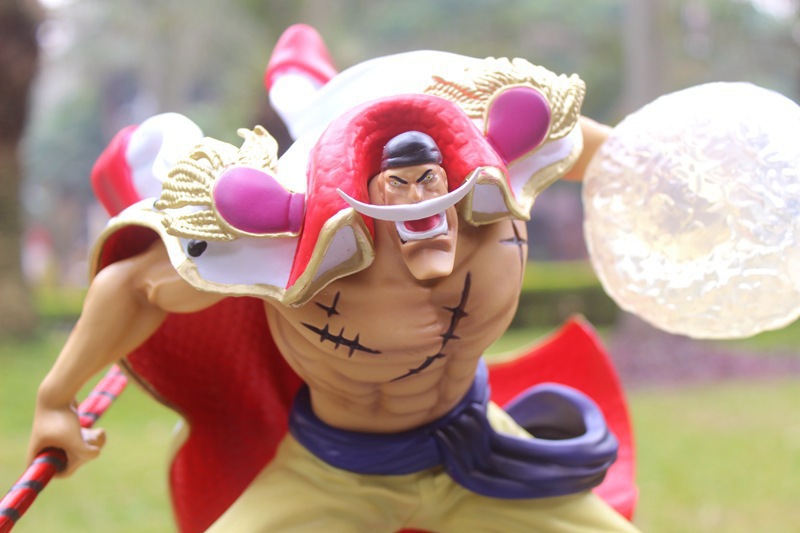 Mô Hình Tứ Hoàng Râu Trắng Cao 32cm - Mô hình One Piece