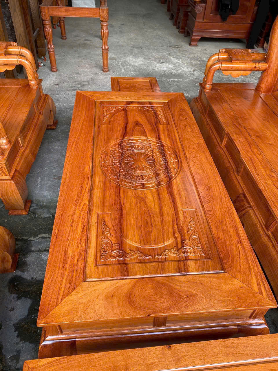 Bộ ghế gỗ Tần Thuỷ Hoàng Juno Sofa gỗ Hương Đá tiện Tay 12 sang trọng